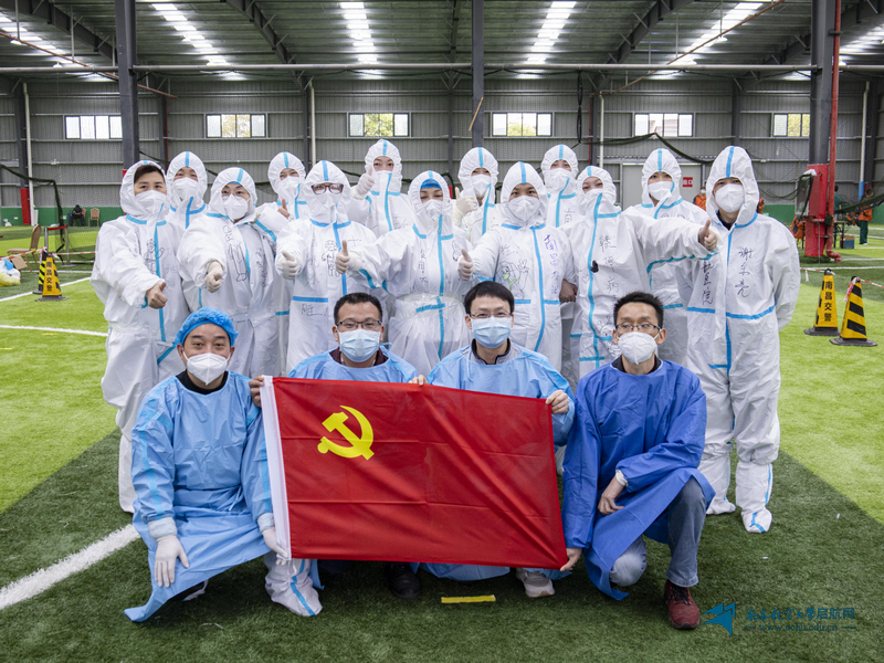 夜以继日,拼尽全力,用血肉之躯筑起了抗击疫情的钢铁长城