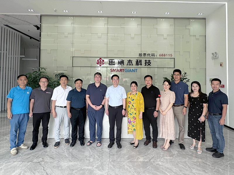 广州思林杰科技股份有限公司3（合影）(3).jpg