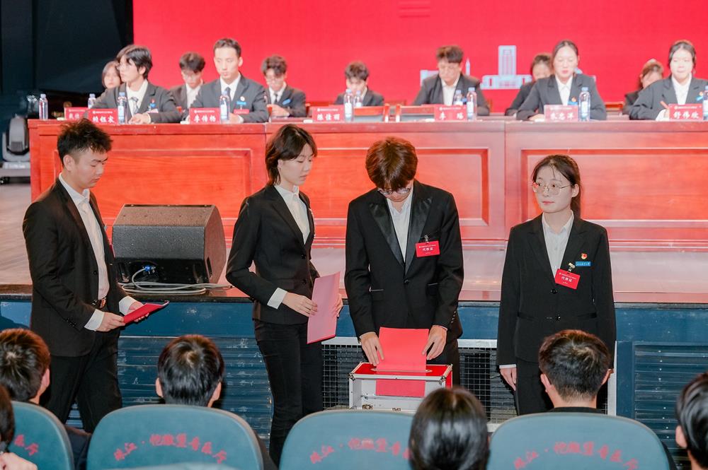 选举环节-副本.jpg 选举环节-副本.jpg