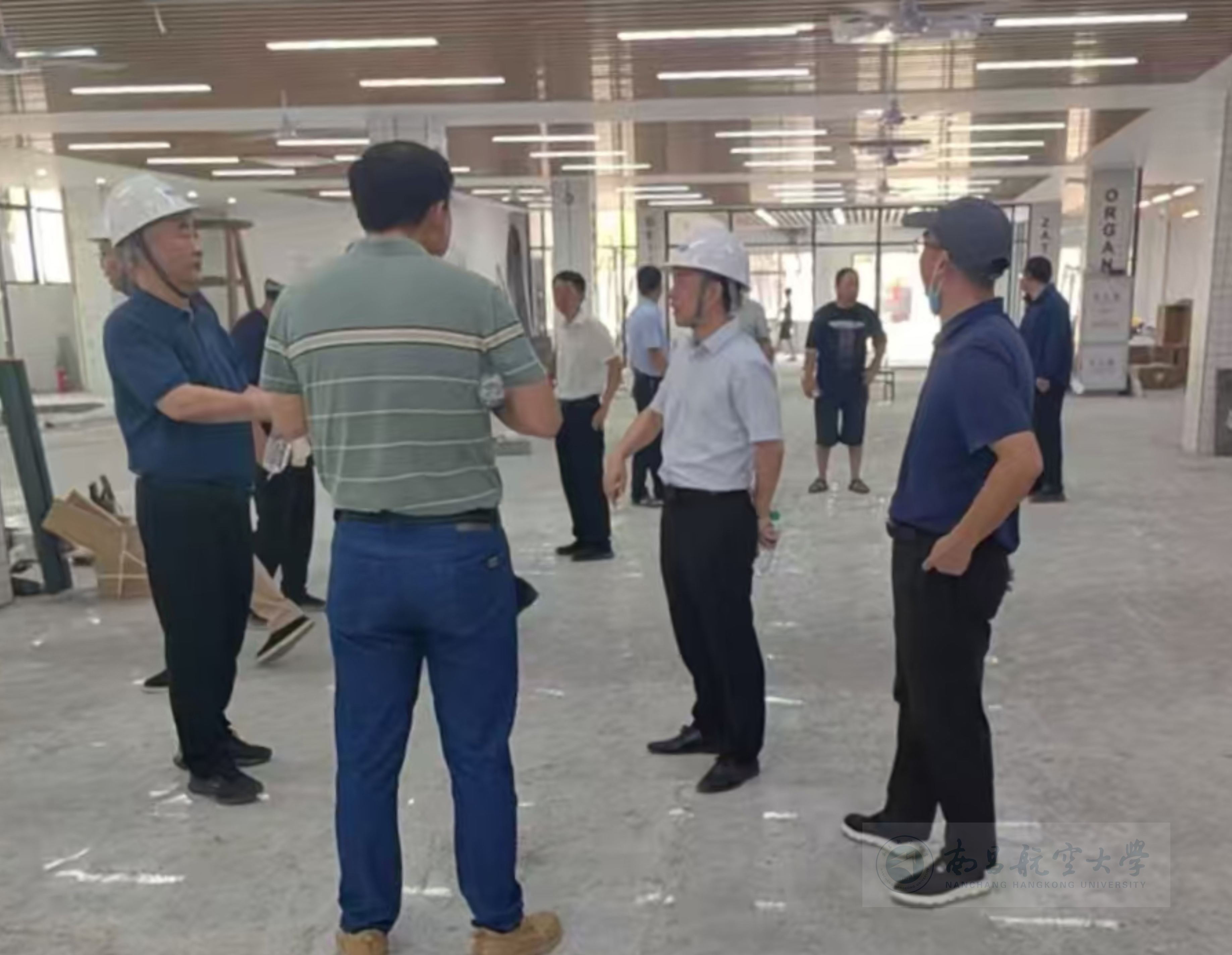 党委副书记、校长卢超带队深入上海路校区工地检查指导工作