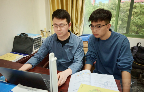 【微光成炬·昌航温度】坚守育人初心，用陪伴托举每一个梦想 ——记航机学院青年教师曾祥