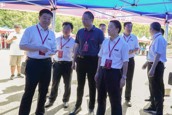 校领导深入迎新现场看望新生