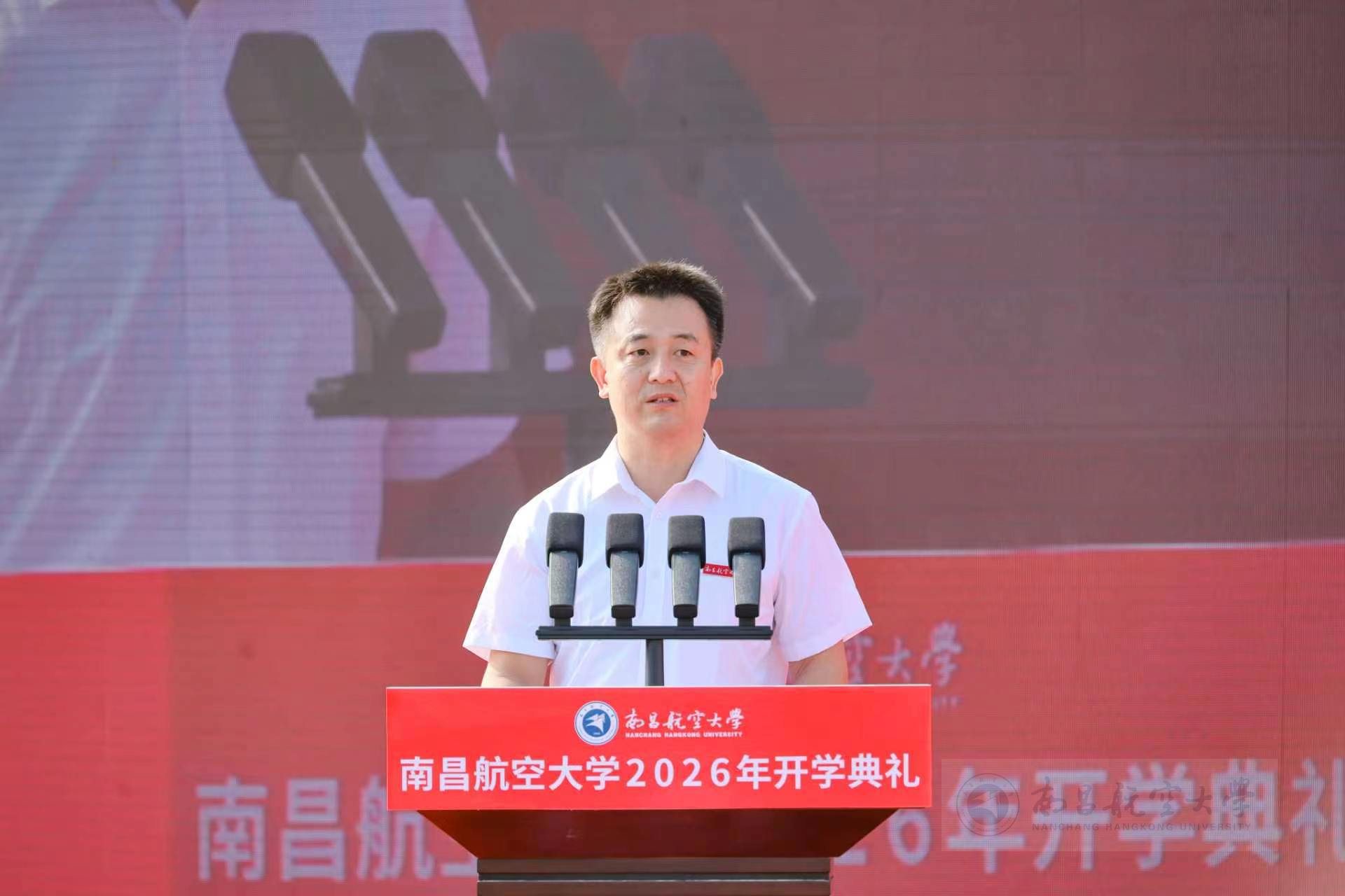 教师代表、江西省“赣鄱英才计划”创新领军人才、动力与能源学院陆华